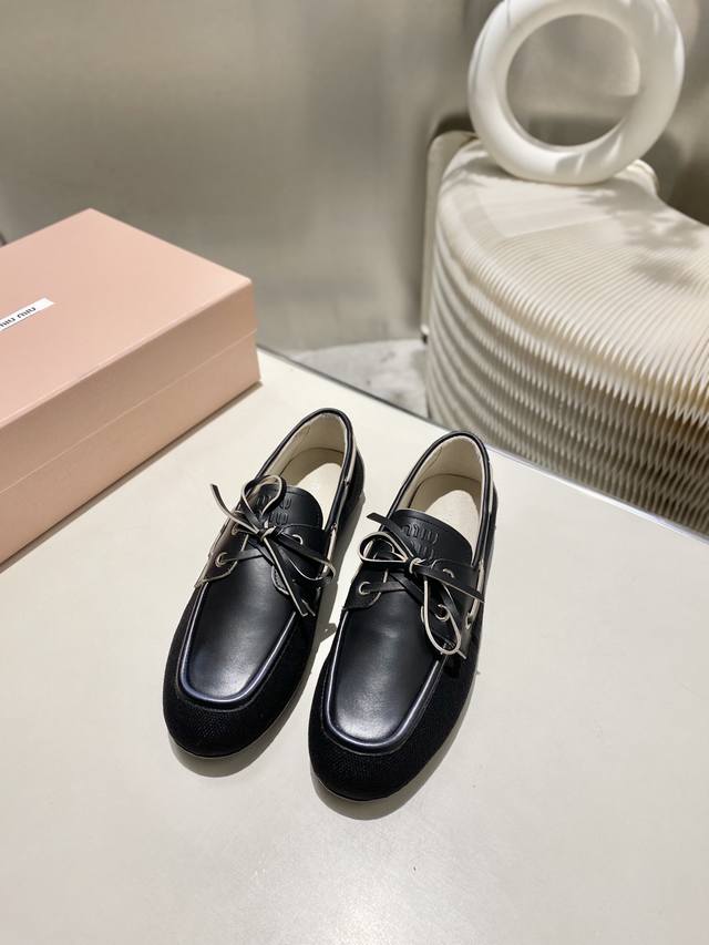 Factory direct Miu Miu 2025 distressed lace-up eyelet flat loafers, new runway s