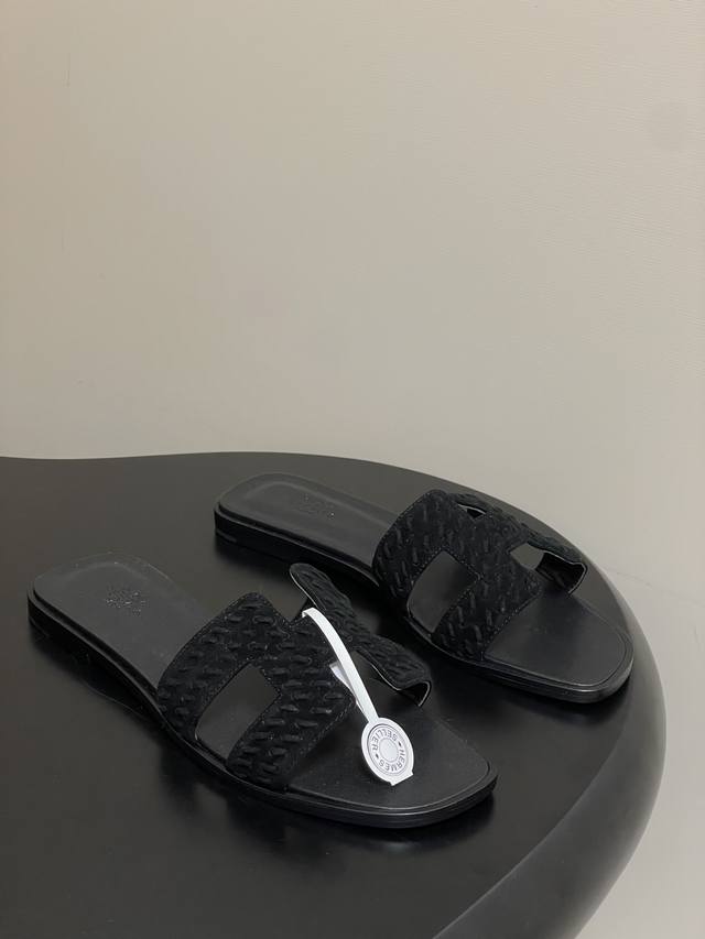 Top quality with a high-end airplane box. Hermes Oran woven suede sandals, 2025