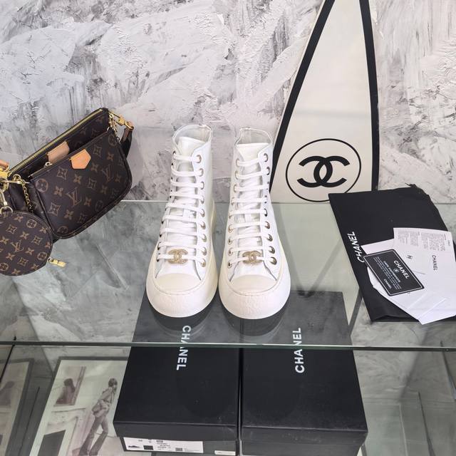 Factory direct sales of high-top Chanel sneakers at factory price. New spring/su
