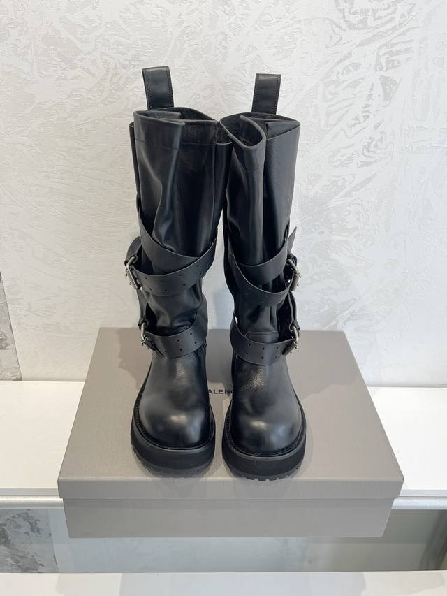Factory Direct Sales Balenciaga Venom High Boots 25Fw These boots feature a uniq