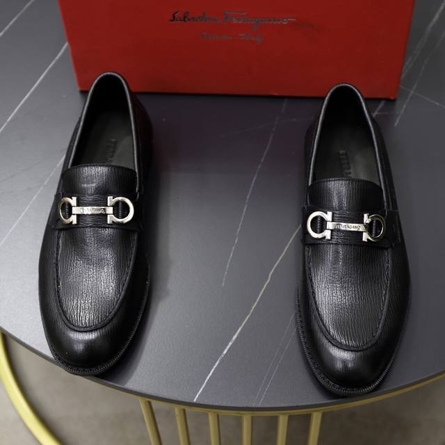 Factory Price: Brand: Ferragamo Standard Size: Men's sizes 39-44, 45 can be cust