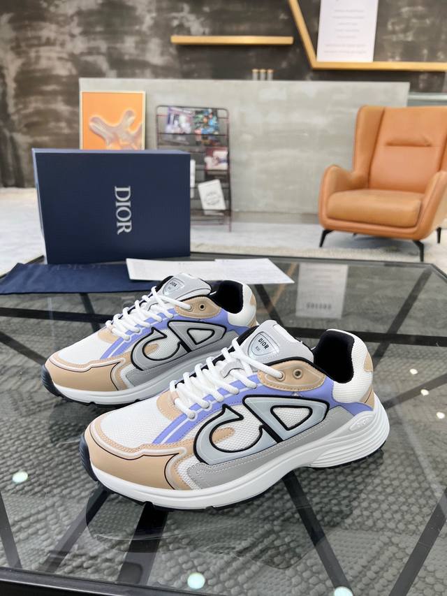 Price: Di~R's new running shoes feature modern lines that exude style. Dynamic y