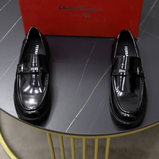 Factory Price: Brand: Ferragamo Standard Size: Men's sizes 38-44, 45 can be cust