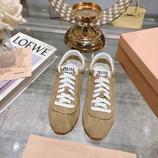 Factory direct Miumiu Fall/Winter 2025 new distressed white sneakers. Extremely