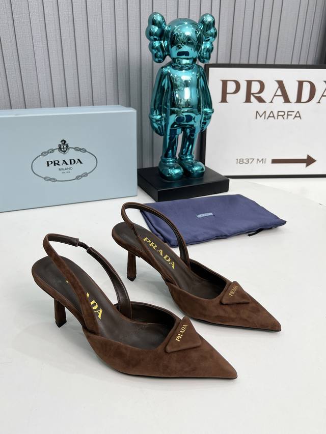 Factory direct, 2025 Sss release of Prada's latest long and short boots, sandals