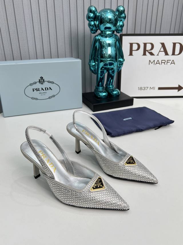 Factory direct, 2025 Sss release of Prada's latest long and short boots, sandals