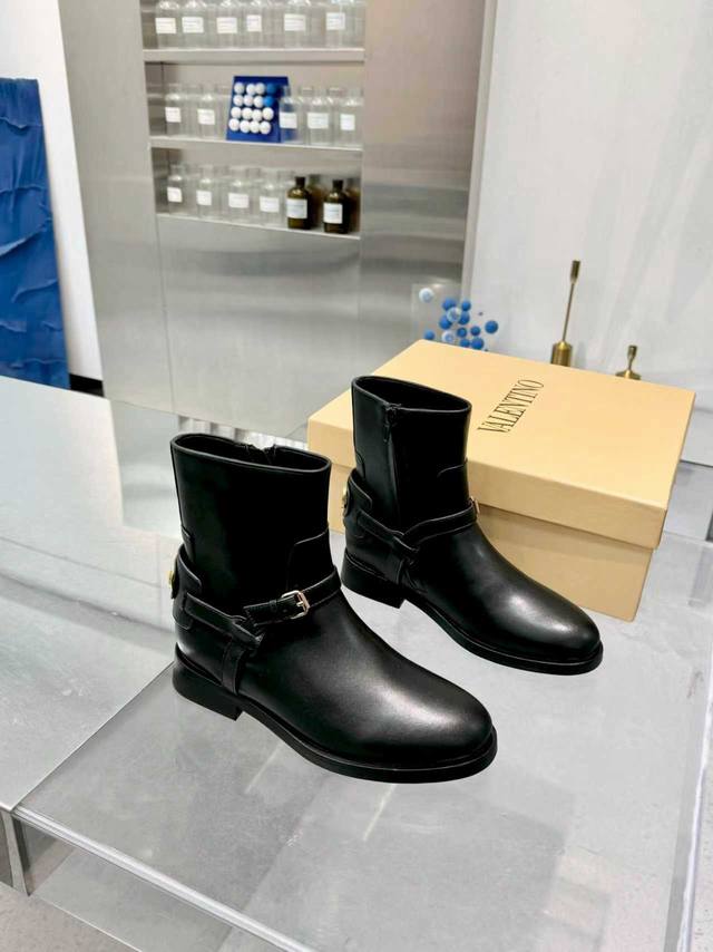 Factory Direct, Official Website Synchronization, Valentino's Latest Rider Boots