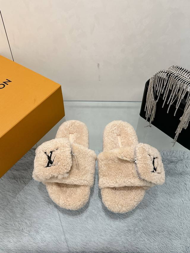 Factory Price: Louis Vuitton 2025 New Wool Slippers - Soft and Fine Wool, Top Qu