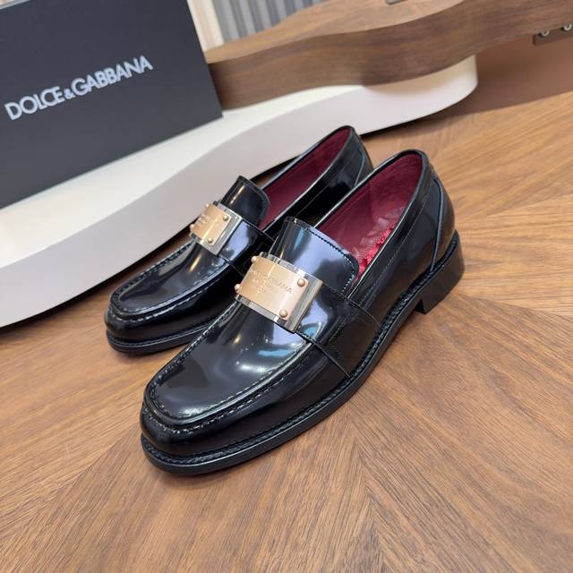Factory direct price. Dolce & G men's loafers. Classic and stylish design, adorn Factory direct price. Dolce & G men's loafers. Classic and stylish design, adorn
