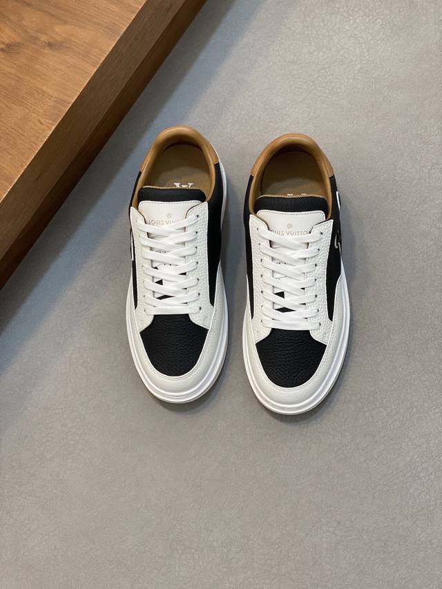 L Top-tier personal shopper, trending street style sneakers, same style as those