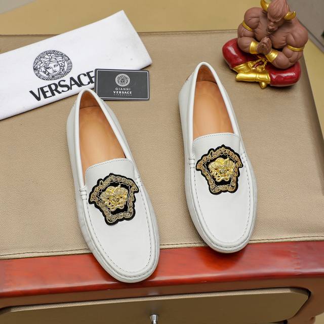 Factory direct price Versace men's new driving shoes are now available. Original