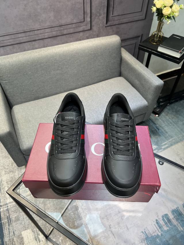 Gucci latest couple's biscuit shoes, Ddd-level import quality. The latest Gucci