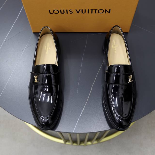 Factory Price P Brand: Louis Vuitton Sizes: 38-44, 45 (customizable) Grade: Clas