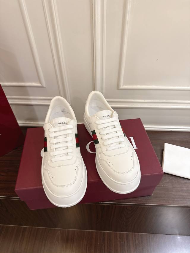 Price: New colorway of Gucci white sneakers (cookie shoes), exclusive online rel