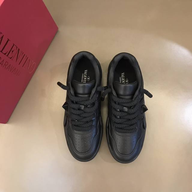 Valentin* One Stud series platform sneakers, featuring a simple and clean design