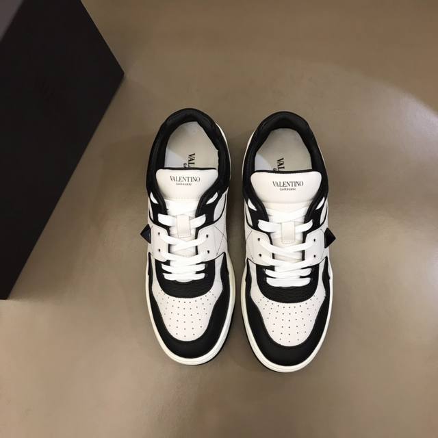 Valentin* One Stud series platform sneakers, featuring a simple and clean design