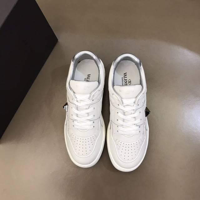 Valentin* One Stud series platform sneakers, featuring a simple and clean design