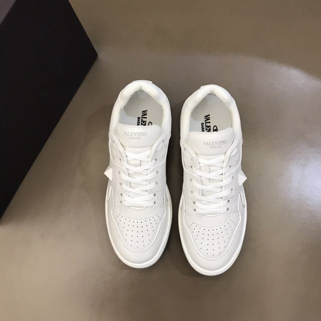 Valentin* One Stud series platform sneakers, featuring a simple and clean design