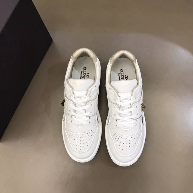 Valentin* One Stud series platform sneakers, featuring a simple and clean design