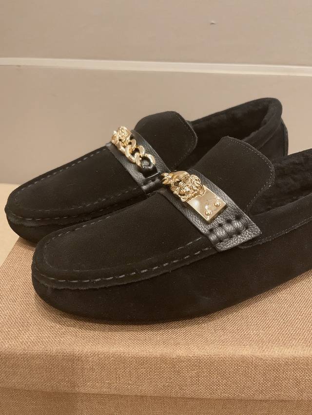 Genuine sheep wool lining, stay warm this winter! Versace official first release