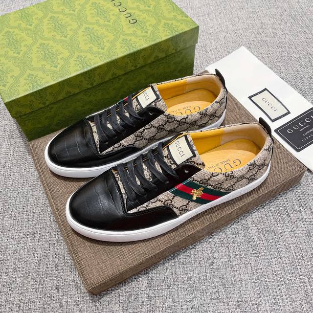 Gucci brand, official new style, 2025 Spring Paris Fashion Week runway look. A d