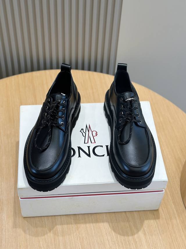Moncler Peka City Men's Derby Shoes (Ddd) are made of imported cowhide leather a Moncler Peka City Men's Derby Shoes (Ddd) are made of imported cowhide leather a
