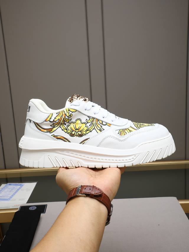 Versace Fashion Casual Shoes (Ddd) - A perennial best-selling style (Ddd) Materi