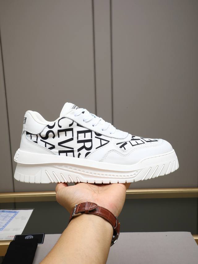 Versace Fashion Casual Shoes (Ddd) - A perennial best-selling style (Ddd) Materi