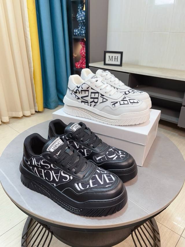 Factory Price P Versace's latest meticulously crafted style, igniting the scene!