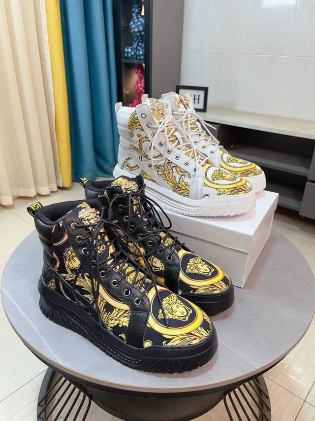 Factory Price P Versace, available with leather or fur lining. The latest Versac