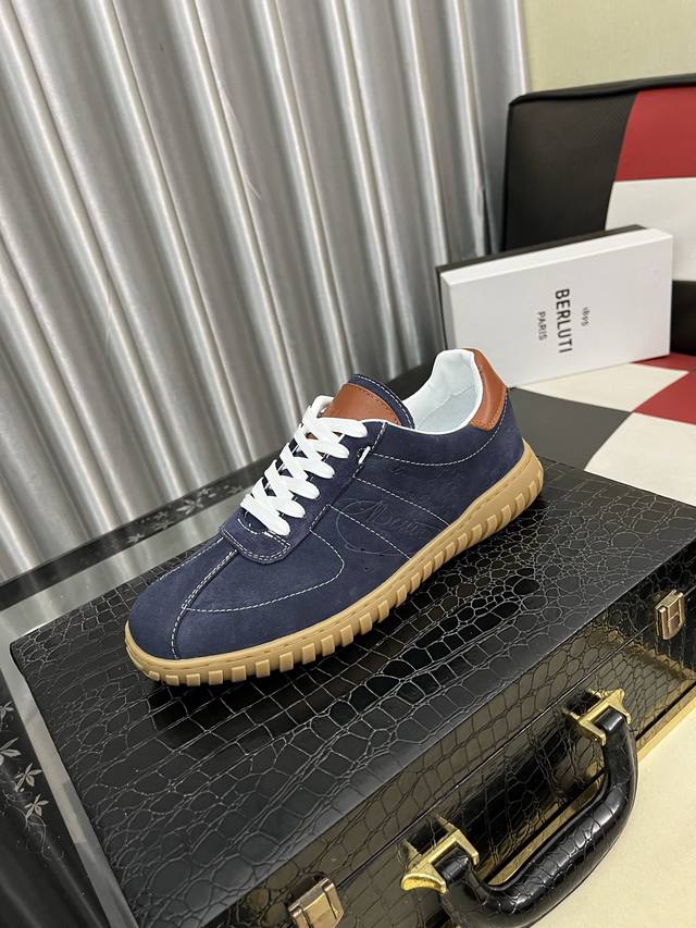 Factory Price: Berlui hand-rubbed casual leather shoes, made with imported speci