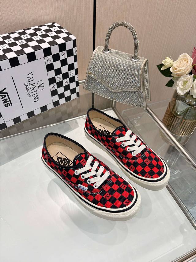 Valentino and Vans collaborate to release a new co-branded sneaker. This collabo