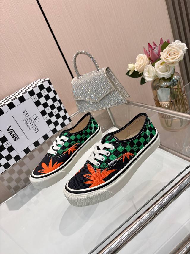 Valentino and Vans collaborate to release a new co-branded sneaker. This collabo