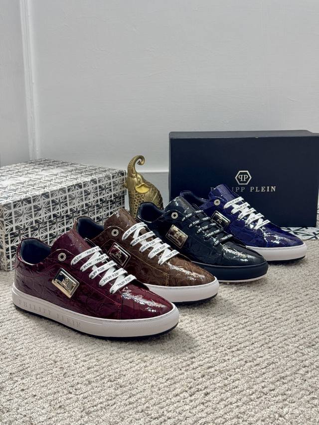 Philipp Plein Men's Casual Shoes. Based on classic design, these shoes feature a
