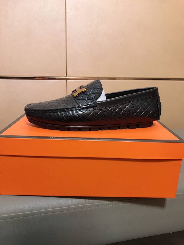Factory direct price Hermes classic stylish casual loafers. Exquisitely crafted