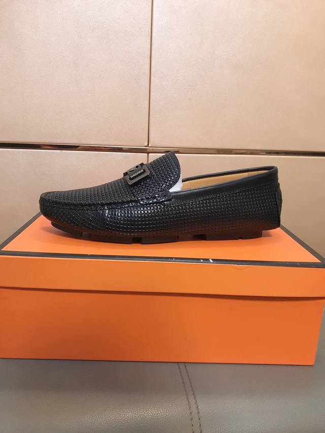Factory direct price Armani's latest casual and stylish loafers, a popular desig