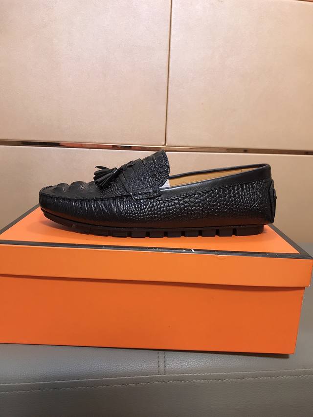 Factory direct price LV Louis Vuitton latest men's trendy casual driving shoes,