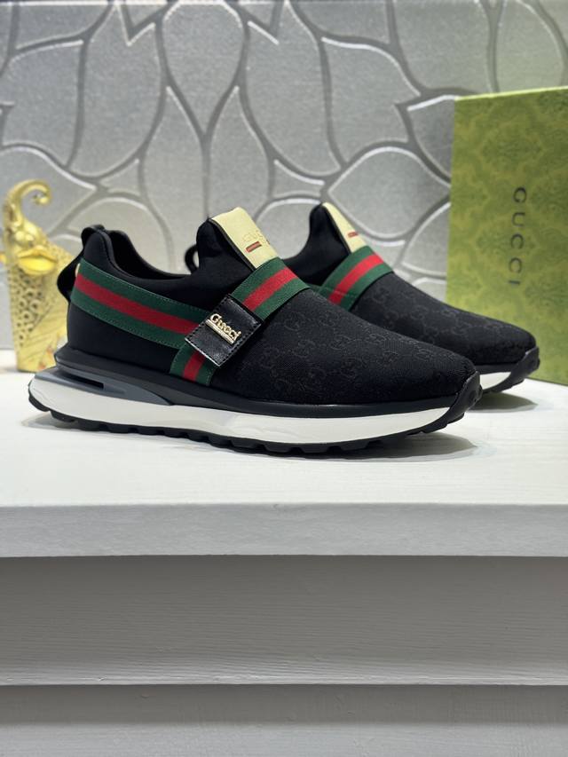 Gucc* Gucci! Official global debut! The upper features canvas with webbing and a