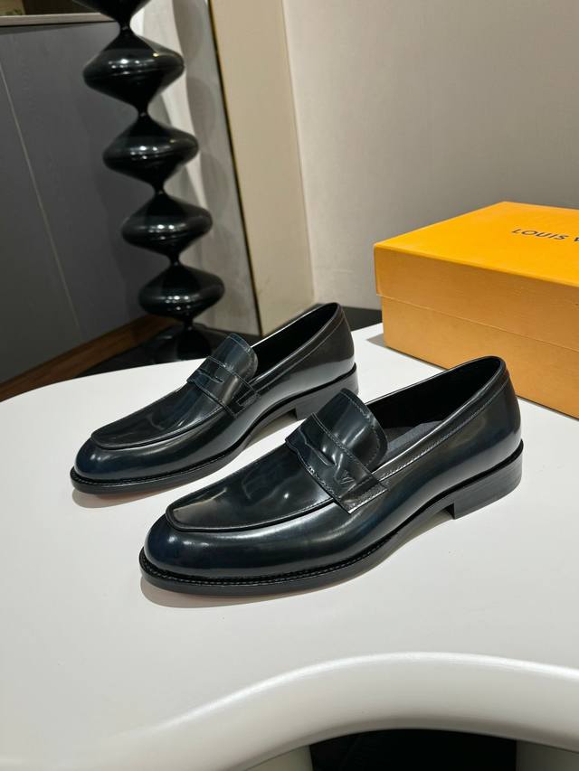 LV~ High-end men's formal and casual leather shoes, classic style, high-end and