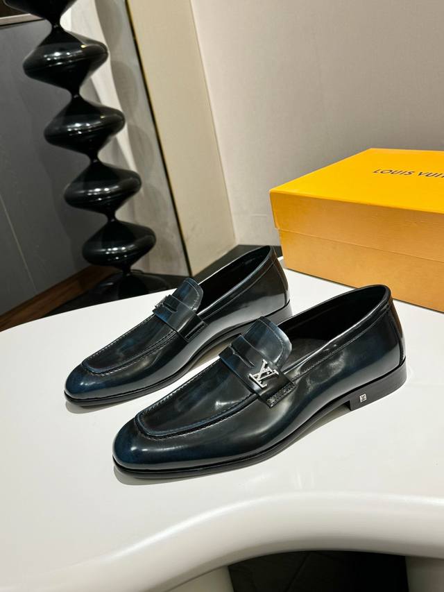 LV~ High-end men's formal and casual leather shoes, classic style, high-end and