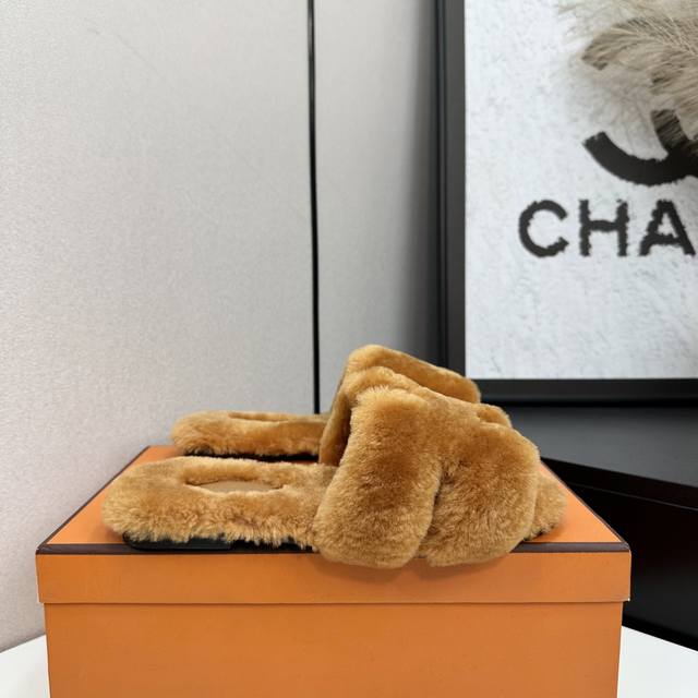 Hermes' latest Teddy wool H-style slippers, a trendy and fashionable autumn/wint