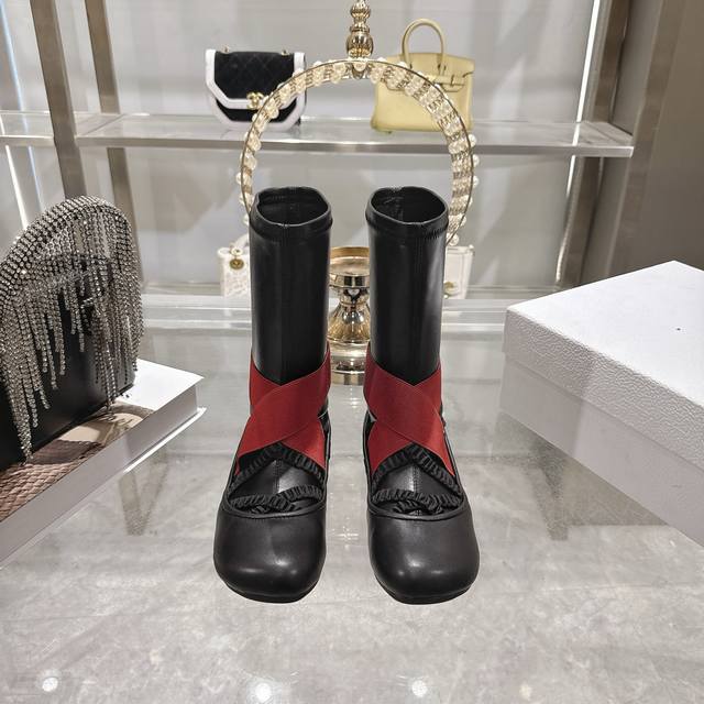 Factory direct Dior 2025 Fall/Winter new ankle boots. These shoes perfectly inte