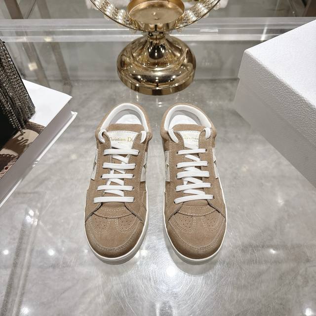 High-quality factory-made slippers, Dior 2025 new platform casual shoes. These D