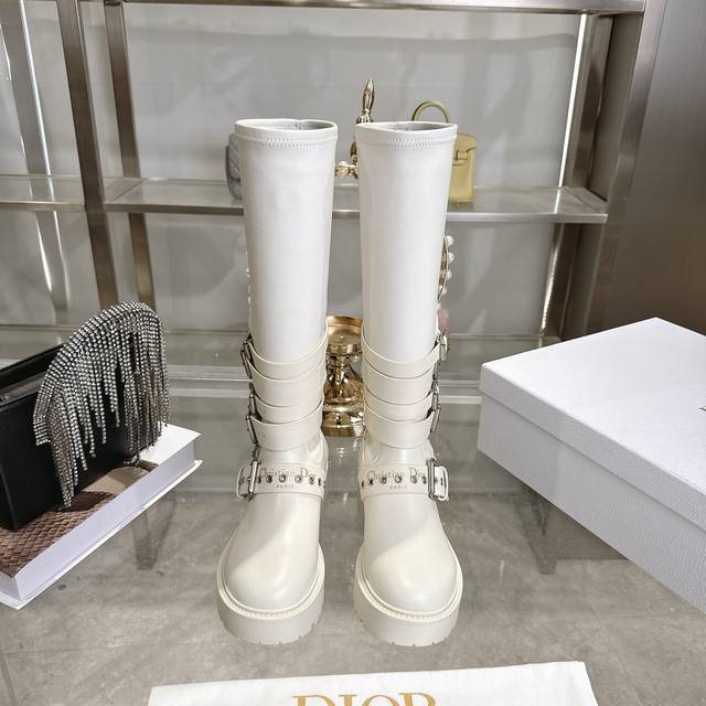 Factory direct import Dior 25 new mid-calf/high-top brogue boots. A new addition