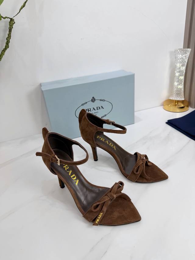 Factory direct release of Prada's latest boots, sandals, and single shoes in 202