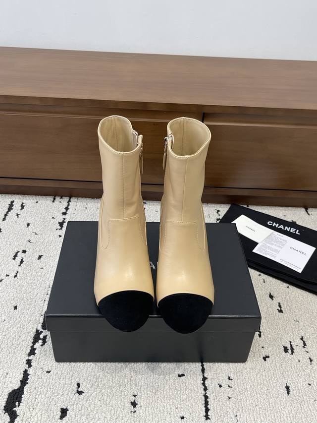 High-quality Chanel 2025 Fall/Winter Pearl Heel Boots - This season's pearl heel