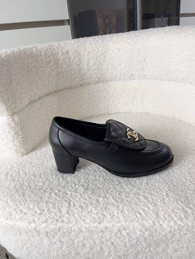 Airplane box +10 Chanel 25 A new loafers from the official website, finally here