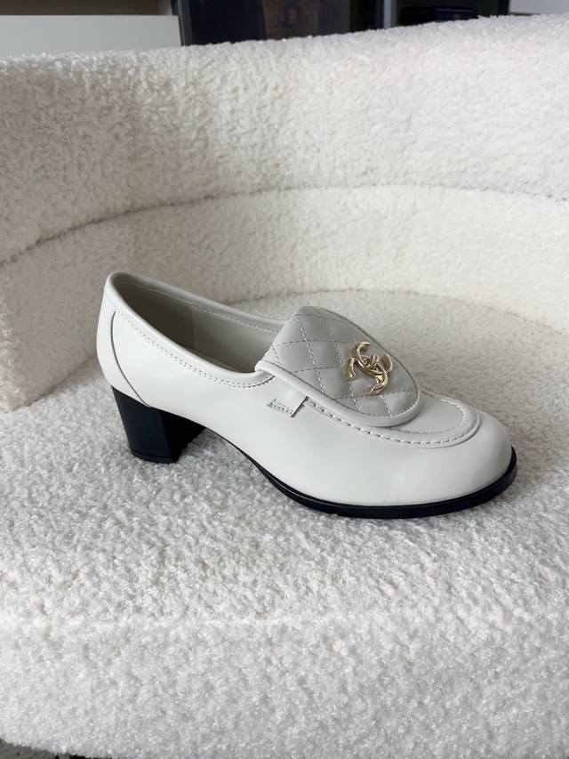 Airplane box + 10 Chanel 25 A official website new loafers finally arrived! The