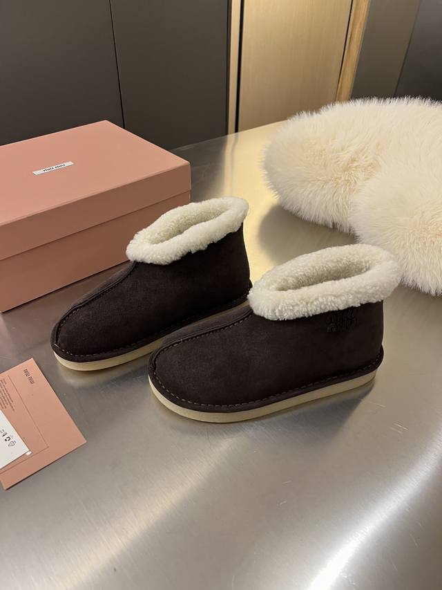 Miumiu 25Ss Fall/Winter Runway Look | High-End Wool Ankle Boots for an Effortles