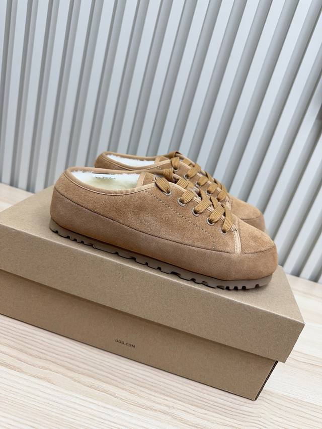 Ugg Lace-up Teddy Wool Shoes. The upper is made of high-quality teddy fur leathe